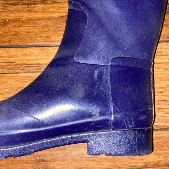 Dark purple Hunter Refined Short Gloss rain boots. - Picture 5 of 9